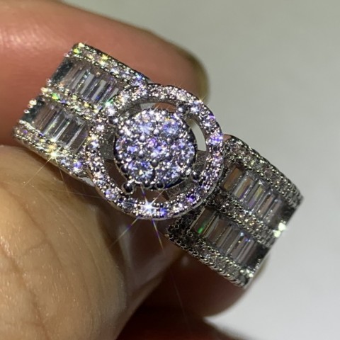 Sterg Sier Women's Elegance Ring with White CZ Diamonds