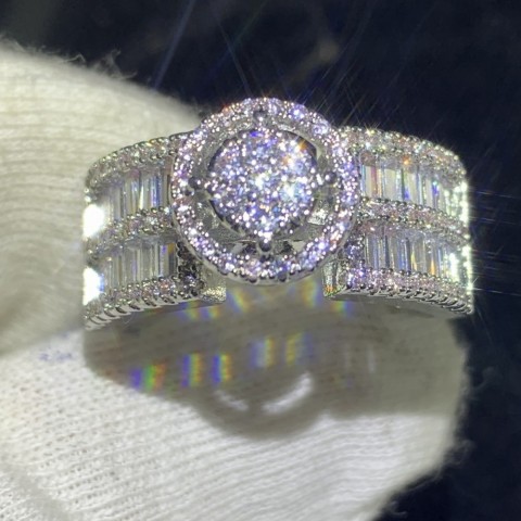 Sterg Sier Women's Elegance Ring with White CZ Diamonds