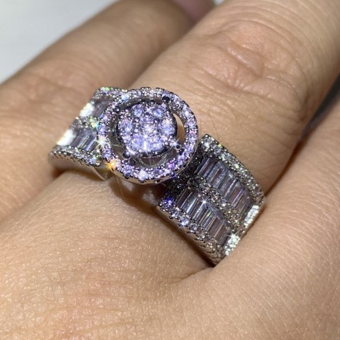 Sterg Sier Women's Elegance Ring with White CZ Diamonds