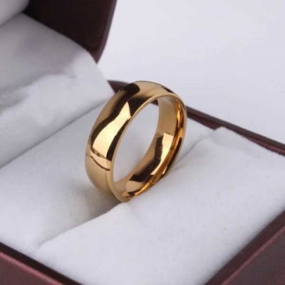 Elegant Signature Gold Wedding Band for Women in Smooth Stainless Steel W240925