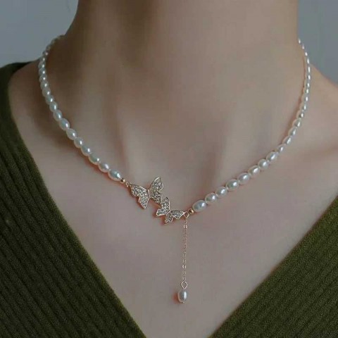 New Fashion Women's Retro Pearl Butterfly Pendant Necklace - Classic Pendant Necklace