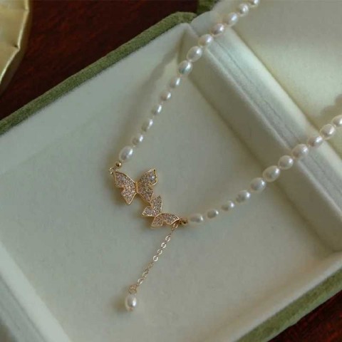 New Fashion Women's Retro Pearl Butterfly Pendant Necklace - Classic Pendant Necklace