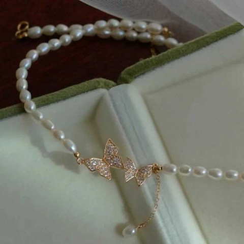 New Fashion Women's Retro Pearl Butterfly Pendant Necklace - Classic Pendant Necklace