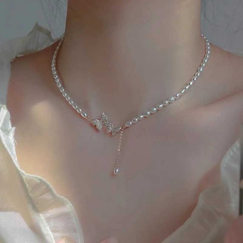 New Fashion Women's Retro Pearl Butterfly Pendant Necklace - Classic Pendant Necklace