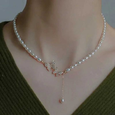 New Fashion Women's Retro Pearl Butterfly Pendant Necklace - Classic Pendant Necklace