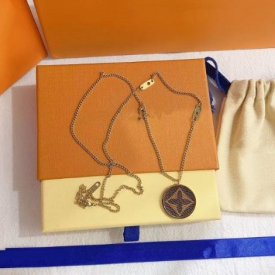Elegant Pendant Necklaces for Women, 18K Gold Plated Moissanite Leaf Necklace, Unisex Valentine's Day Gift